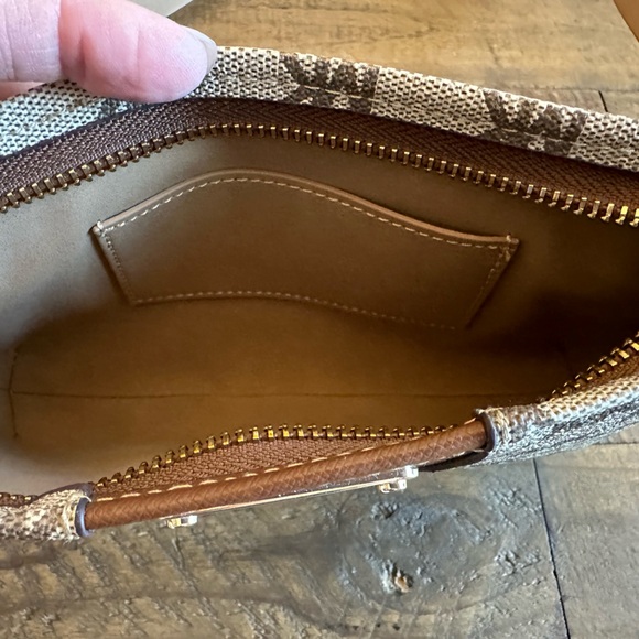 Michael Kors Belt Bag/Fanny Pack - Size L/XL - Picture 5 of 5